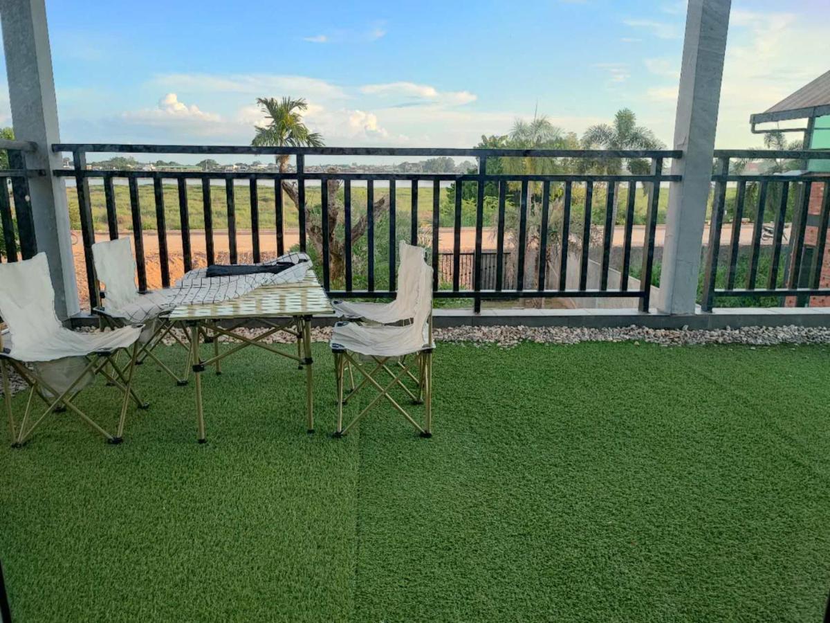 مبيت وإفطار فيينتيان Jenny Airport Lounge المظهر الخارجي الصورة